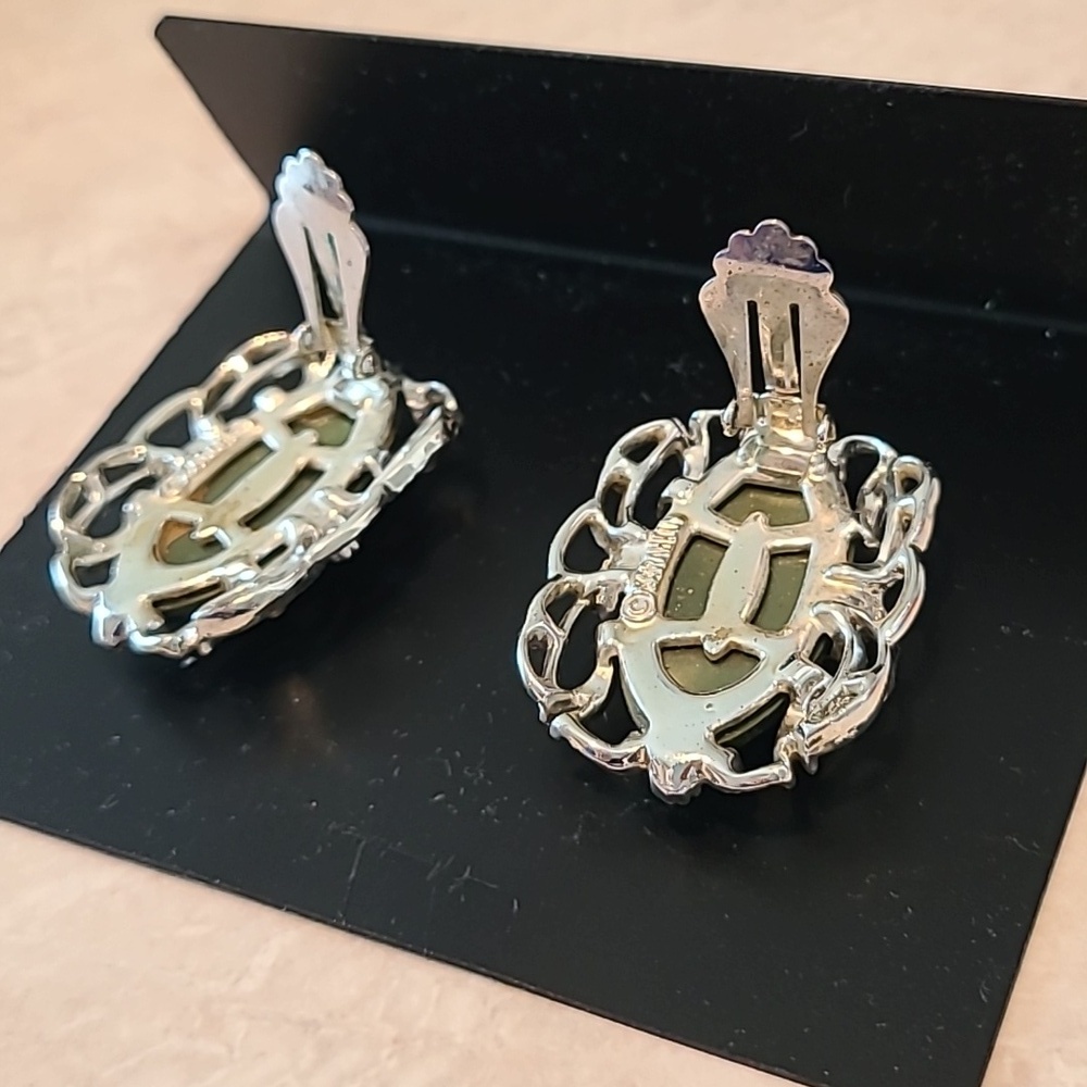 Vintage 60's Sarah Coventry Carousel Clip Earrings - Picture 6 of 9